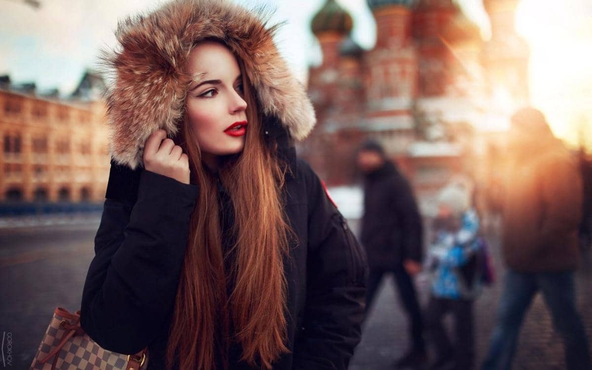 http://cdn.idntimes.com/content-images/post/20160109/women-cold-winter-red-lips-look-away-bokeh-city-1920x1200-46b7ba0b082b642d5fc37a022fc22042.jpg