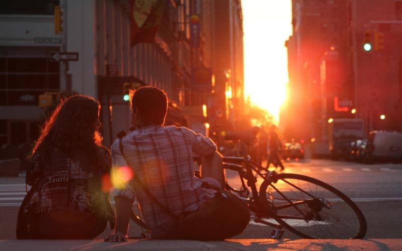 http://cdn.idntimes.com/content-images/post/20160629/women-sunsets-love-bicycles-couple-traffic-lights-toy-camera-effect-street-guy-citylife-1920x1200-wwwwallpapertocom-66-b94d881e9d246906bf2337bceb4f9f83.jpg