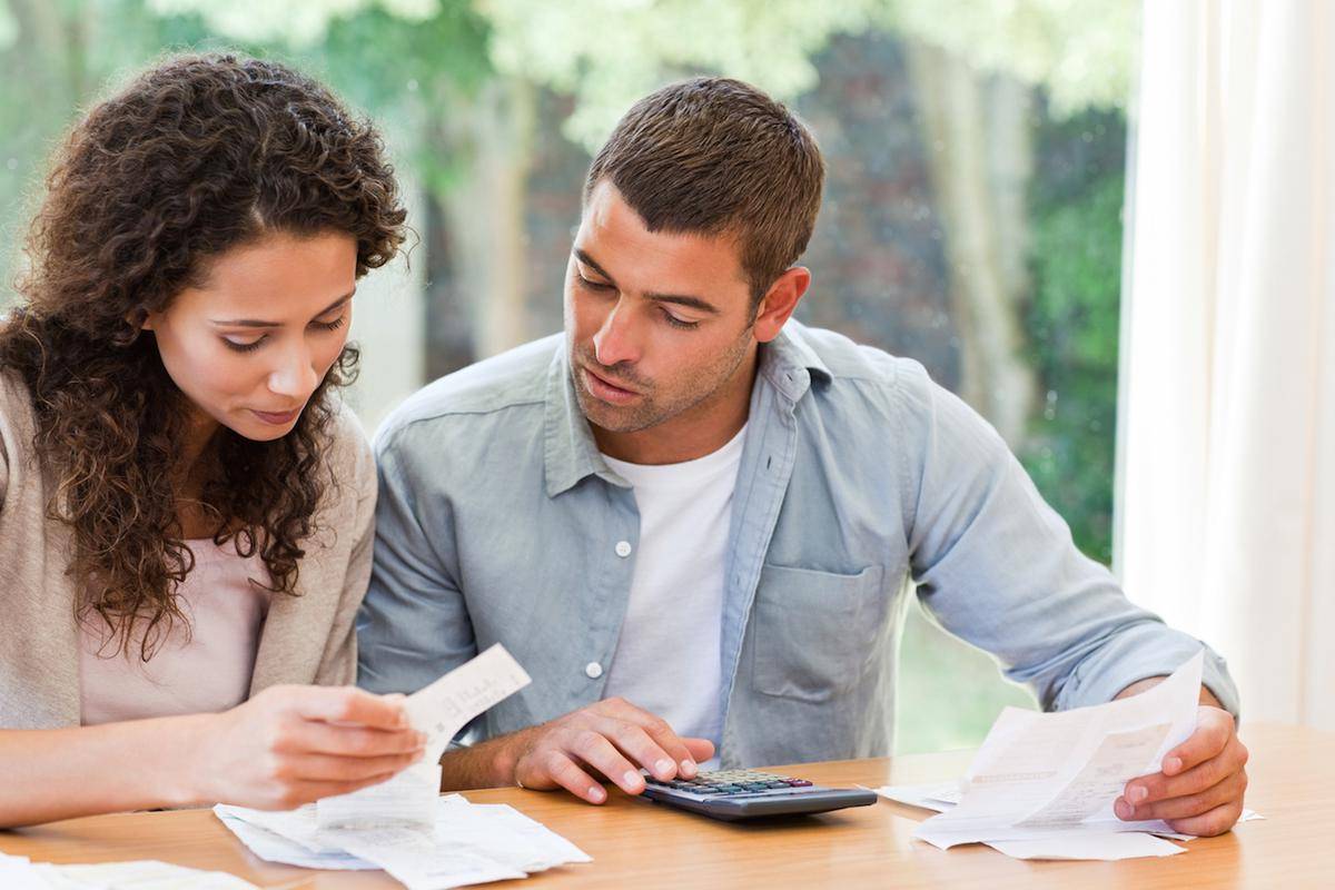 https://cdn.idntimes.com/content-images/post/20161017/workable-solutions-for-couples-when-fighting-about-money-0faa2e4db0c6b94dac297cba10a00e3e.jpg
