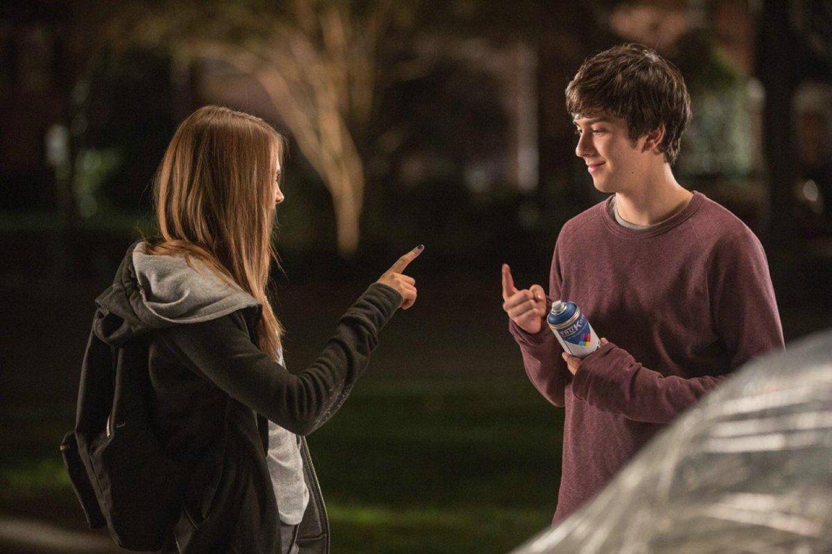 https://cdn.idntimes.com/content-images/post/20170619/01-intro-paper-towns-pf-4646e7015a8f5ab91a4b7d76ff41d076.jpg