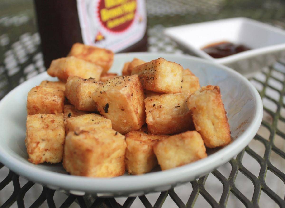 https://cdn.idntimes.com/content-images/post/20170526/1-fried-tofu-giant-56a9bec95f9b58b7d0fe9bd2-74b31e404ea3f57b03906372398664c3.jpg