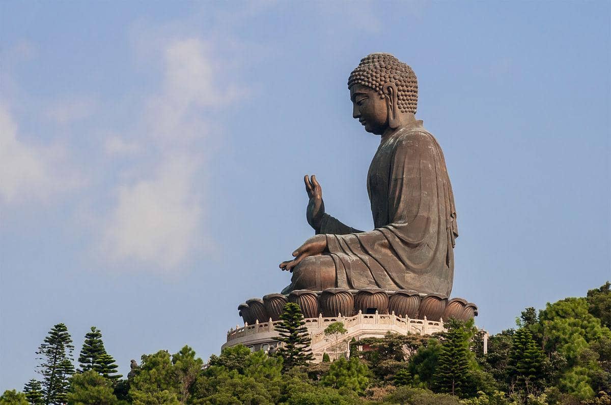 https://cdn.idntimes.com/content-images/post/20170731/1200px-tian-tan-buddha-by-beria-81d32f62f88cd3ae1be7d40ba83cbdf3.jpg