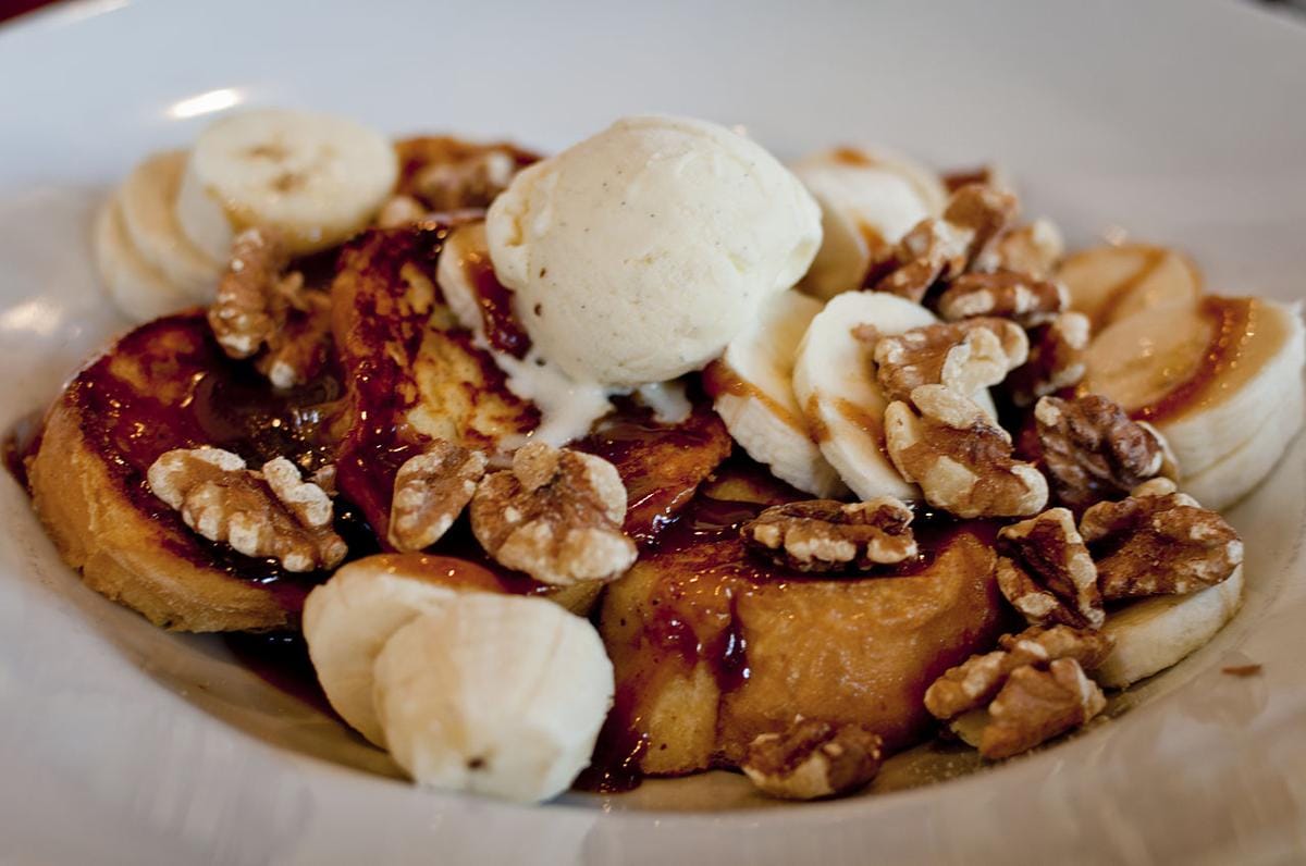 https://cdn.idntimes.com/content-images/post/20170607/1280px-bananas-foster-at-stanleys-c8476709f47787bcbd94e7d3b4df71e9.jpg