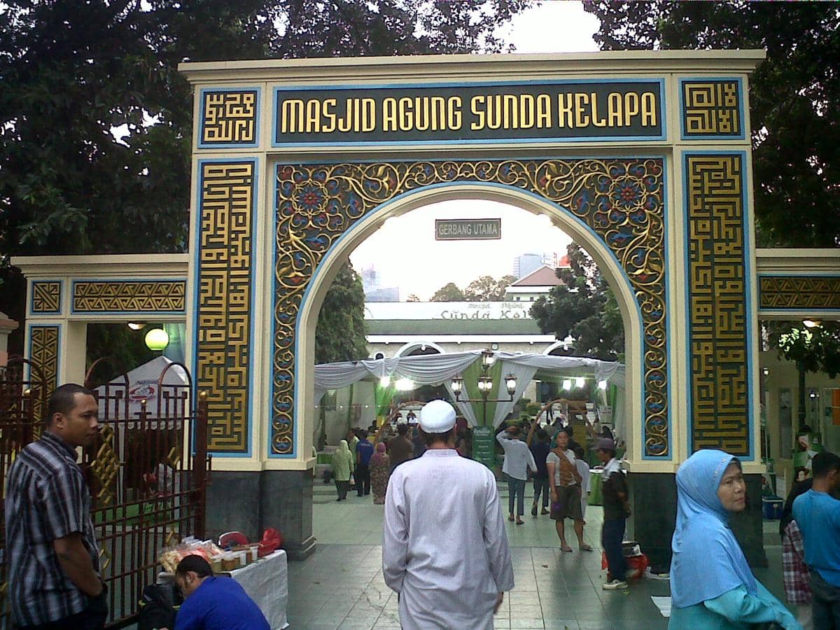 https://cdn.idntimes.com/content-images/post/20170602/13-masjid-sunda-kelapa-879325ca70ba9a62d0447e55a9d07104.jpg