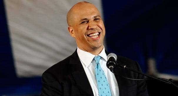https://cdn.idntimes.com/content-images/post/20170524/130607-cory-booker-ap-328-73e6852cb636231c70284d2554b5ed9e.jpg