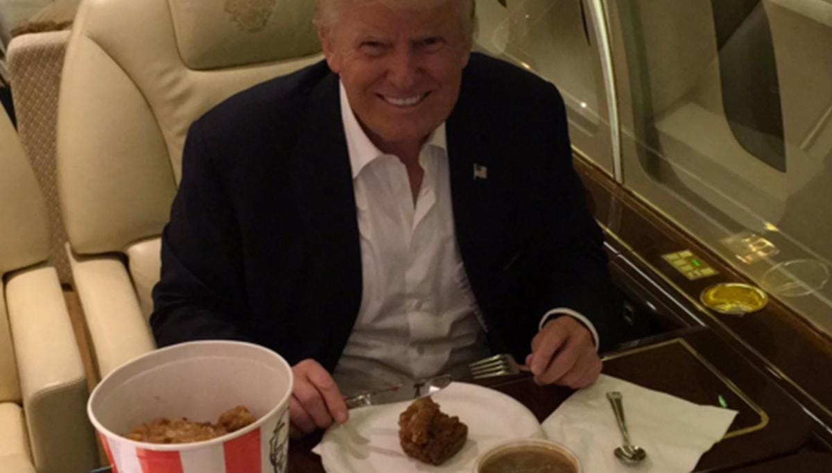 https://cdn.idntimes.com/content-images/post/20170614/160802090304-donald-trump-eats-kfc-with-knife-and-fork-full-169-abc56f61a139b48a50bd0240d2b00b4a.jpg
