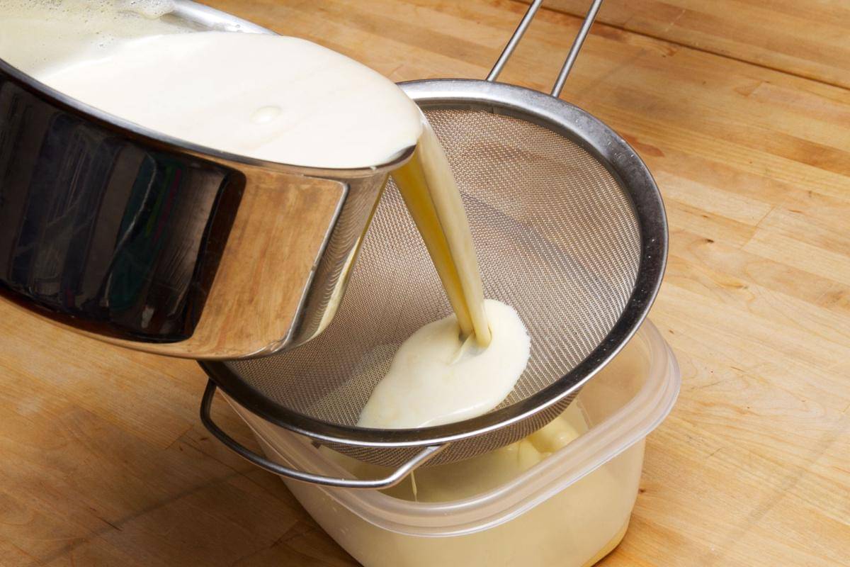 https://cdn.idntimes.com/content-images/post/20170617/20130530-making-ice-cream-sieve-a79f642f44f12996df71e02cf8d0a7f3.jpg