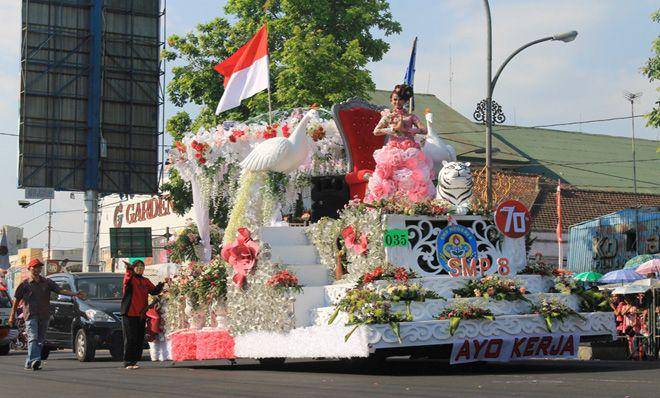 https://cdn.idntimes.com/content-images/post/20170814/29hkarnaval1-mglh88-ca09bc1ce8230bc74da3d9cef8d98a27.jpg