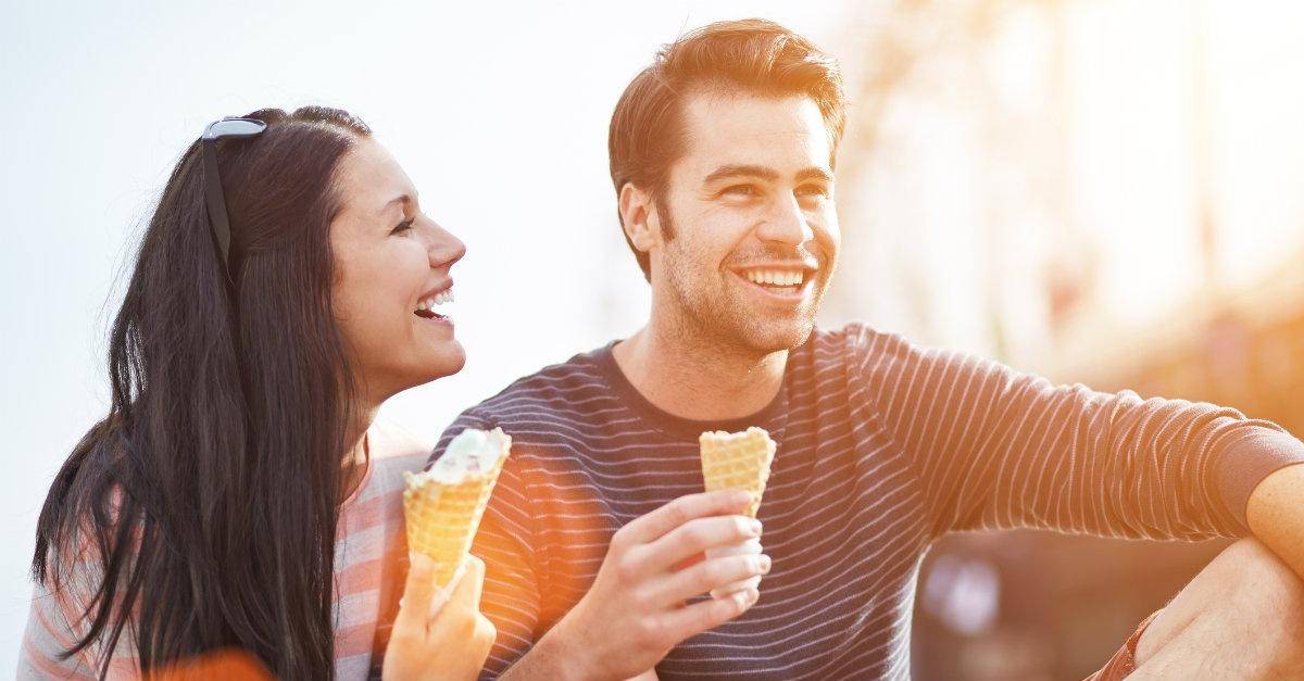 https://cdn.idntimes.com/content-images/post/20170704/32566-couple-fun-date-12001200wtn-3e102e4414dce05919f959792cbdbd33.jpg
