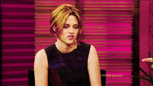 https://cdn.idntimes.com/content-images/post/20170619/543682-kristen-stewart-medium-17d00f9d2781279032e0fa5deb97f923.gif