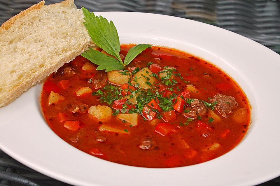https://cdn.idntimes.com/content-images/post/20180411/753020-960x720-deftige-gulaschsuppe-db6f2c5670f75286013d50e472f96567-14c4cfbc6ee5defd5c463879d45dc761.jpg