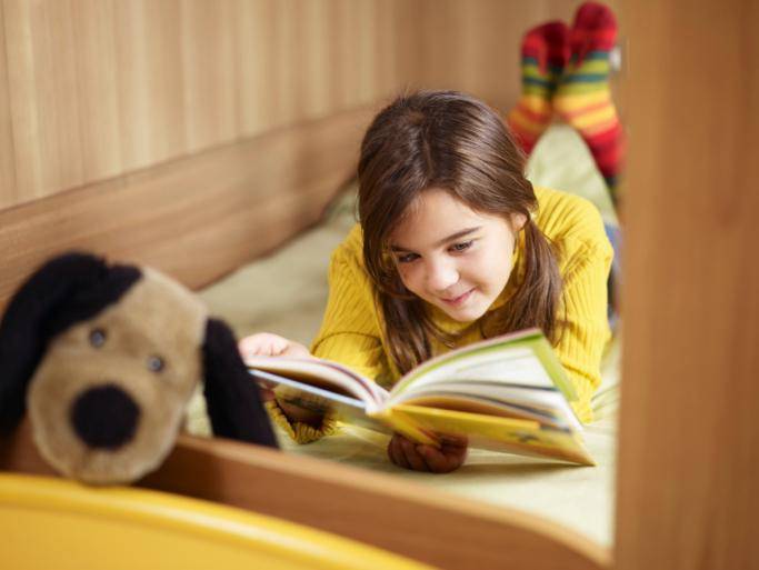 https://cdn.idntimes.com/content-images/post/20170527/9-reasons-why-you-should-read-more-books-to-your-kids-1-ee84b940dd0ef06e3082f5dd3983f440.jpg