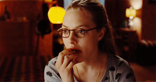https://cdn.idntimes.com/content-images/post/20170711/amanda-seyfried-watching-something-gif-3699b7a8799eeeda9e29d2bbd5af3730.gif