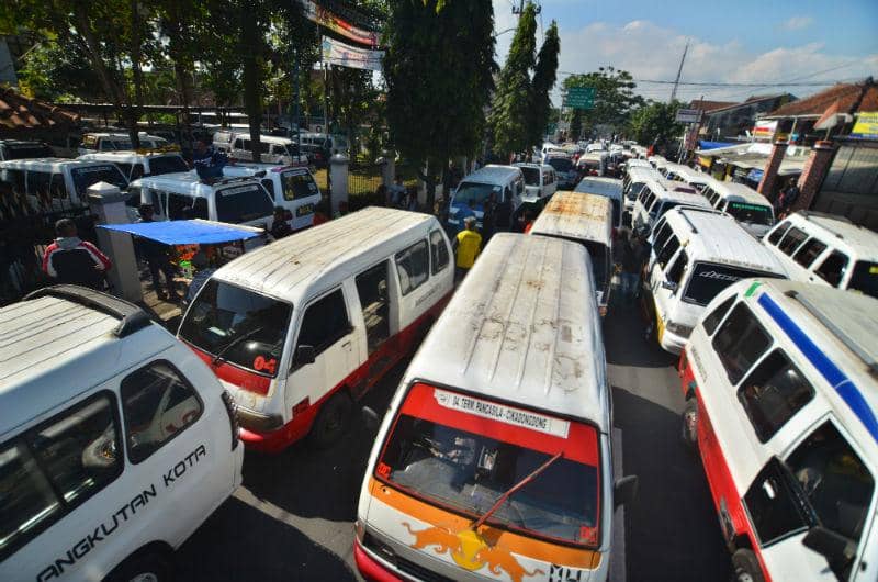 https://cdn.idntimes.com/content-images/post/20170815/antarafoto-aksi-angkutan-umum-tasikmalaya-260717-adb-2-70e59df981b9b02b7ac678497eee9a1f.jpg