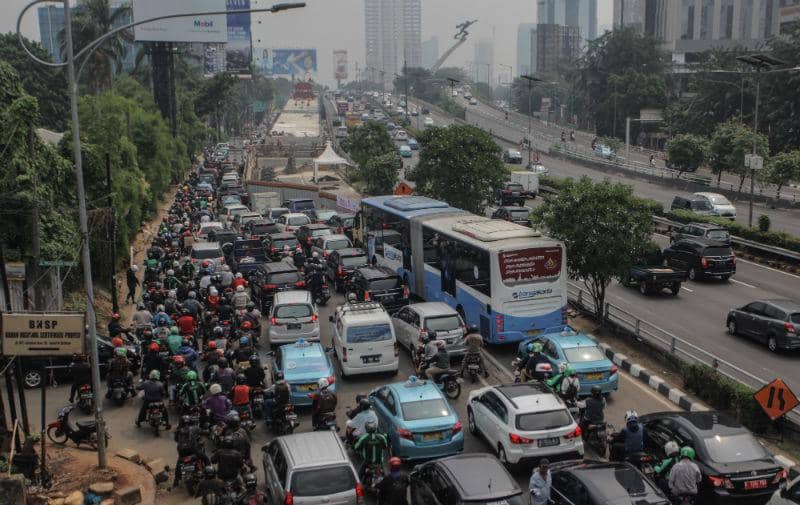 https://cdn.idntimes.com/content-images/post/20170821/antarafoto-kemacetan-di-kawasan-proyek-flyover-pancoran-140817-mz-1-a32217d5be4cc9091c099c2879ee6c9e.jpg