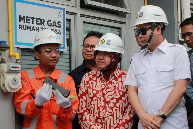 https://cdn.idntimes.com/content-images/post/20170603/antarafoto-kunjungan-menteri-esdm-di-surabaya-070517-ds-1-682542d62c95937cfcd82b7e6ac4a6f2.jpg