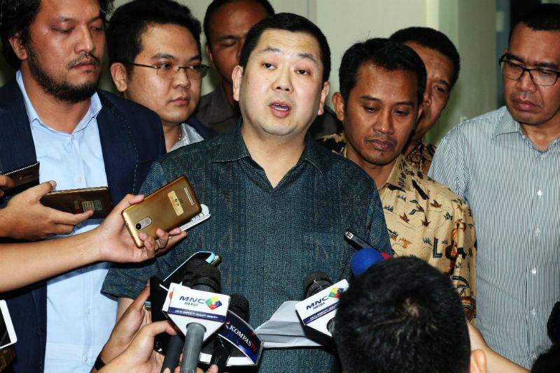 https://cdn.idntimes.com/content-images/post/20170622/antarafoto-pemeriksaan-hary-tanoe-bareskrim-120617-riv-3-b6faa237f130331cadf1f9201b924cb2.jpg