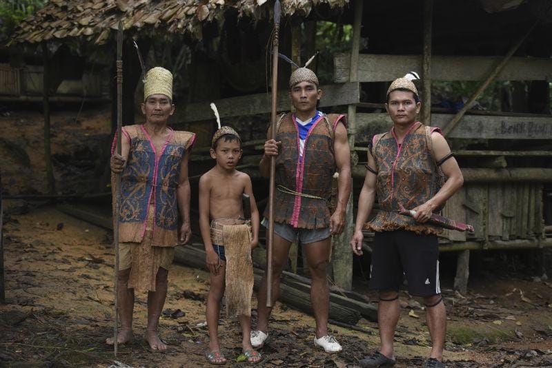 https://cdn.idntimes.com/content-images/post/20170705/antarafoto-senjata-sumpit-dayak-220617-zk-5-b72666b84e204d4ebc0595fc992ec5aa.jpg