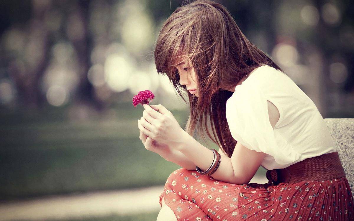 https://cdn.idntimes.com/content-images/post/20160527/awesome-girl-waiting-for-you-wallpaper-5ba0d3a0595f7cadc5eedd66d2a261b0.jpg