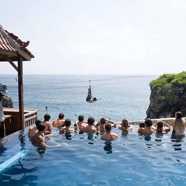 https://cdn.idntimes.com/content-images/post/20170714/bb4a6e778b96c7e48e9a415d8725dd17-resort-bali-island-resort-6e8e2b15b29f846971f496f65f43e38c.jpg