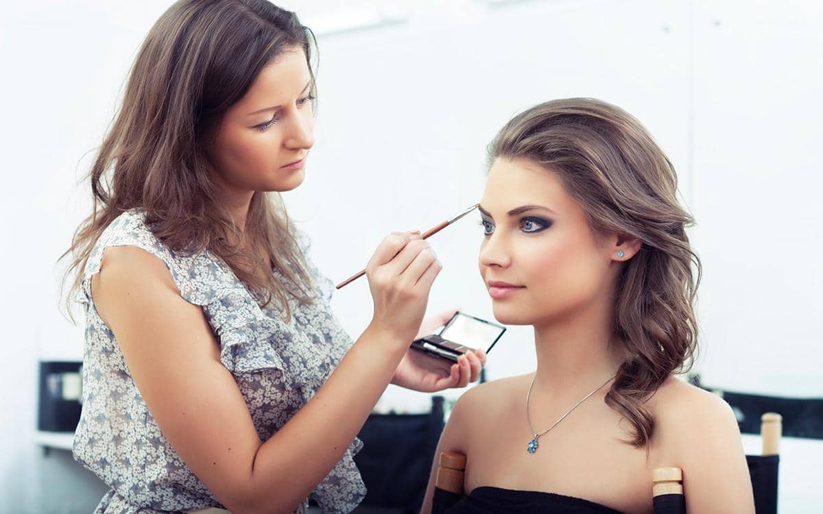 https://cdn.idntimes.com/content-images/post/20170519/best-part-time-jobs-for-mom-in-2015-makeup-artist-6da41a6599a60f35ea04c155fc6100f8.jpg