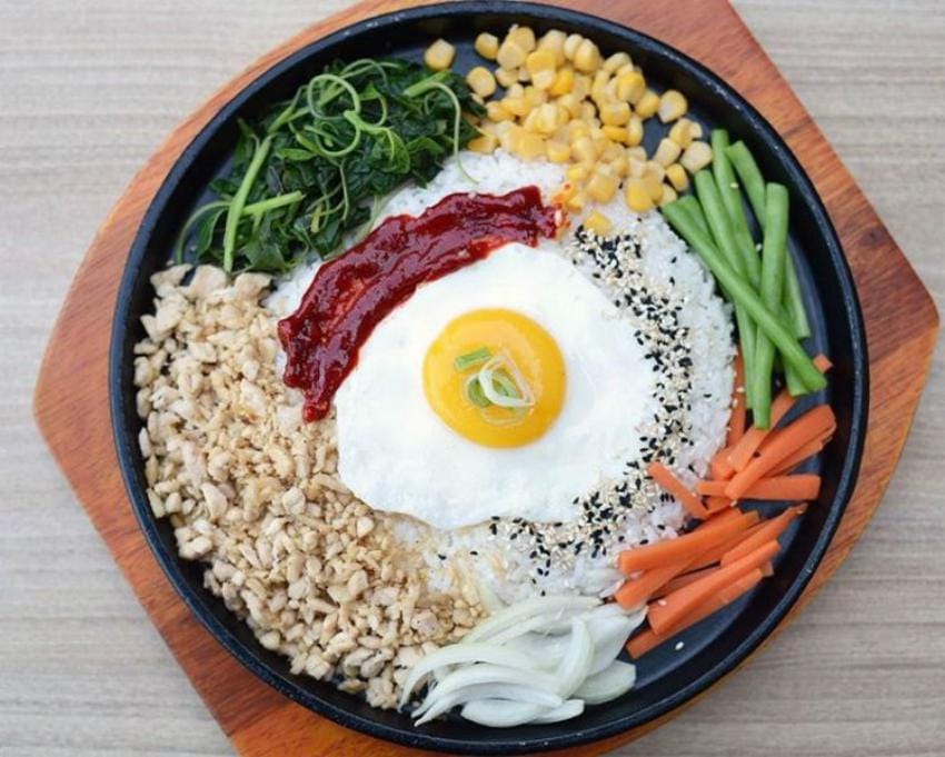 https://cdn.idntimes.com/content-images/post/20170714/bibimbap-4f38c012228cddaa5f821fd5f5c14b58.jpg
