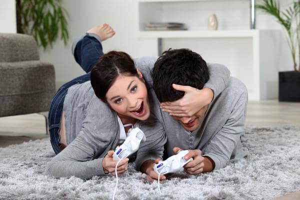 https://cdn.idntimes.com/content-images/post/20170526/bigstock-cute-couple-playing-video-game-37062490-600x400-c1db5648bbe8d160adf23b96d7872d68.jpg