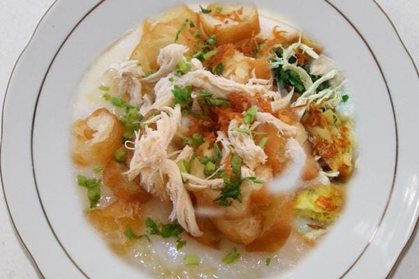 https://cdn.idntimes.com/content-images/post/20170721/bubur-ayam-sederhana-df188dedb4ca2cbbd6e923a6a2adc376.jpg