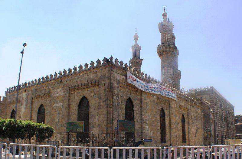 https://cdn.idntimes.com/content-images/post/20170809/cairo-islamic-district-al-azhar-mosque-and-university-front-1502256993-48238-7c3bb14e7392869ee3b5a3a763c8e19e.jpg