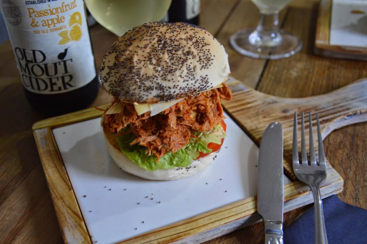 https://cdn.idntimes.com/content-images/post/20170614/camerons-tapas-wine-bar-pulled-pork-roll-lunch-review1-1200x800-215facb42d06a0af210a62785b1360b8.jpg