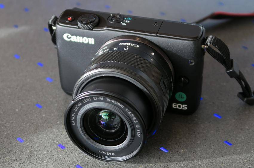 https://cdn.idntimes.com/content-images/post/20170815/canon-eos-m10-02c655c734ecf301b8bea09723528b68.jpg