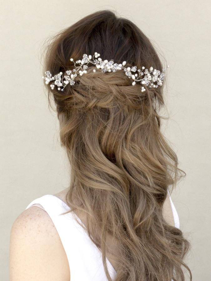 https://cdn.idntimes.com/content-images/post/20170520/charity-crystal-pearl-beaded-bridal-hair-vine-2-962711489216687900900-37f5d19724e2bc91d8ca1aeab6ffb020.jpg