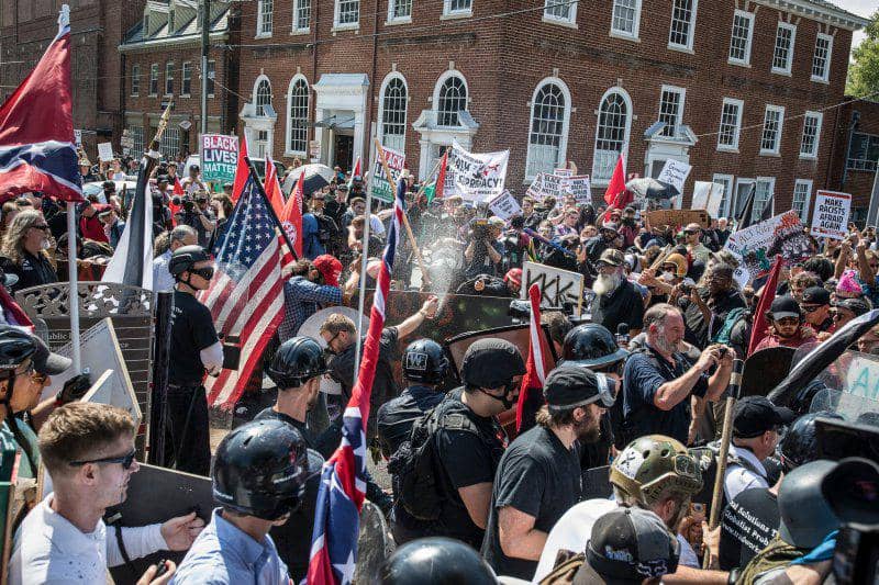 https://cdn.idntimes.com/content-images/post/20170818/charlottesville-c7f2ebf13e4b74feb3029dfb9e06f45d.jpg