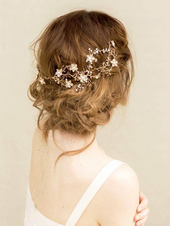 https://cdn.idntimes.com/content-images/post/20170520/chrissy-gold-bronze-flower-bridal-hair-vine-975531486536619900900-74e1e1bd490fee1cec71476eb7b0b426.jpg