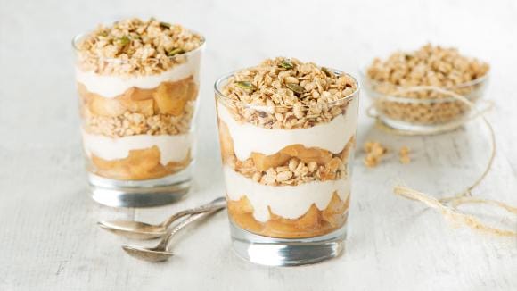 https://cdn.idntimes.com/content-images/post/20170807/crunchyapplepieparfait-012-45fad7a5d50be4a8a44df7f44820eff7.jpg