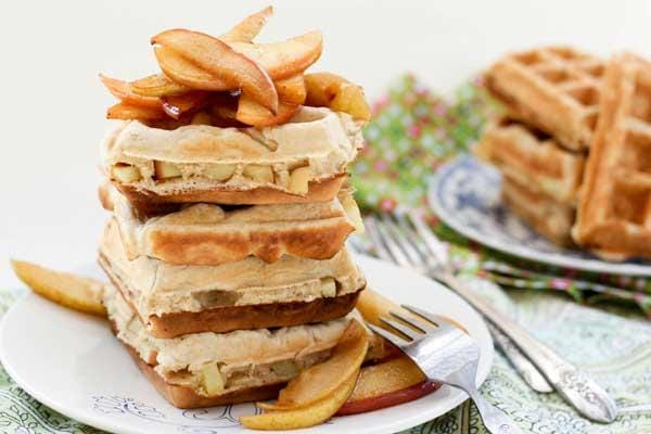 https://cdn.idntimes.com/content-images/post/20170807/dessert-recipes-apple-pie-waffles-2179ca65d80f1cb4615fdee9353feea4.jpg