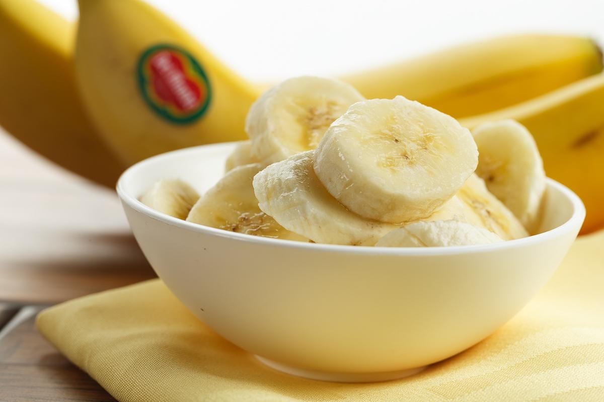 https://cdn.idntimes.com/content-images/post/20170607/dm-headerdetails-bananas-we-03934-716fcb70081e7a526209e5498370816e.jpg