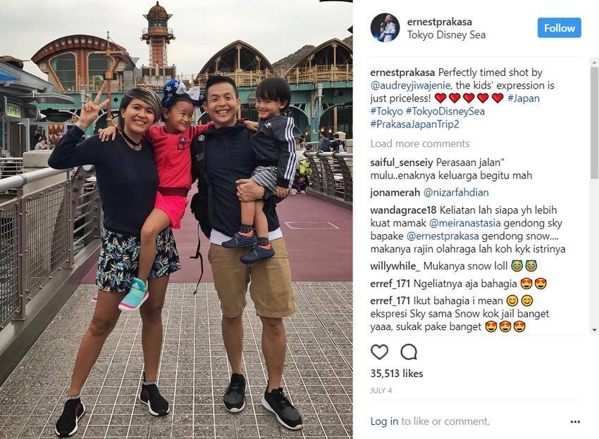 https://cdn.idntimes.com/content-images/post/20170803/ernest-prakasa-liburan-ke-tokyo-disney-sea-9c576341389f0e16f8db0641129a20a0.jpg