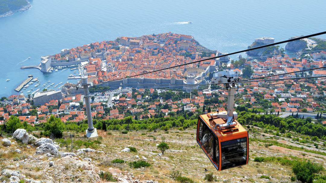 https://cdn.idntimes.com/content-images/post/20170719/europemediterraneancroatiacroatiades-001505zatonmaliridethedubrovnikcablecar-1f0ba60d2feec1809ff33197362d9f6c.jpg