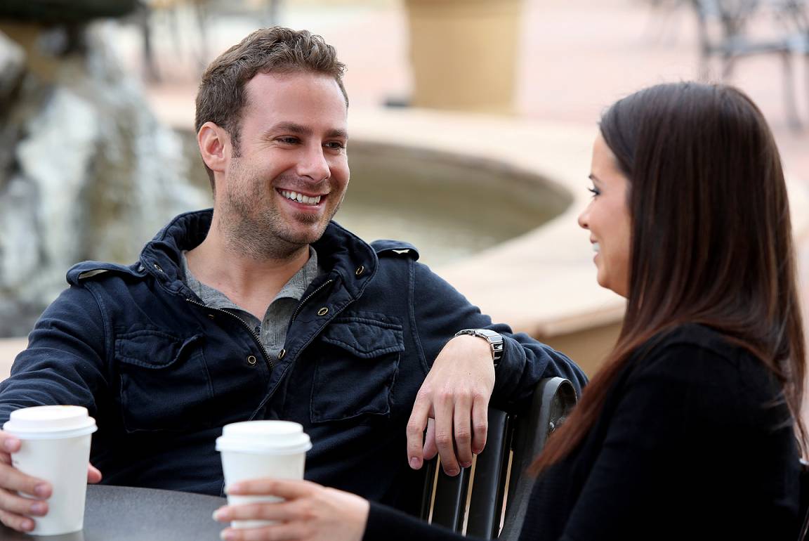 https://cdn.idntimes.com/content-images/post/20170807/first-date-having-coffee-shutterstock-137165924-db461aa90f137c1e087fc4e952dc09aa.png