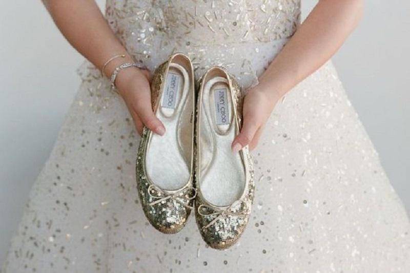 https://cdn.idntimes.com/content-images/post/20170622/flat-wedding-shoes-flat-bridal-pumps-bridal-musings-wedding-blog-61-3f2c50422d270734eb1ade261da63eb6.jpg