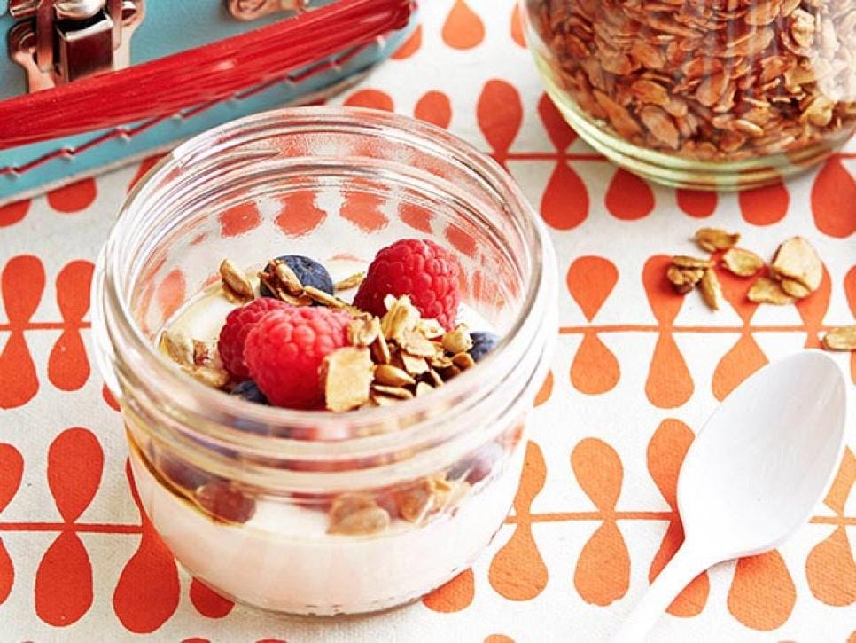 https://cdn.idntimes.com/content-images/post/20170606/fnk-mixed-berry-and-yogurt-parfait-s4x3jpgrendhgtvcom966725-22c19701d0bdd18840f504bc5920e0cb.jpeg