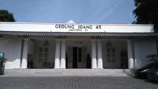 https://cdn.idntimes.com/content-images/post/20170731/gedung-joang-45-b4a06100a0e120aaf4c138dcebe16fbf.jpg