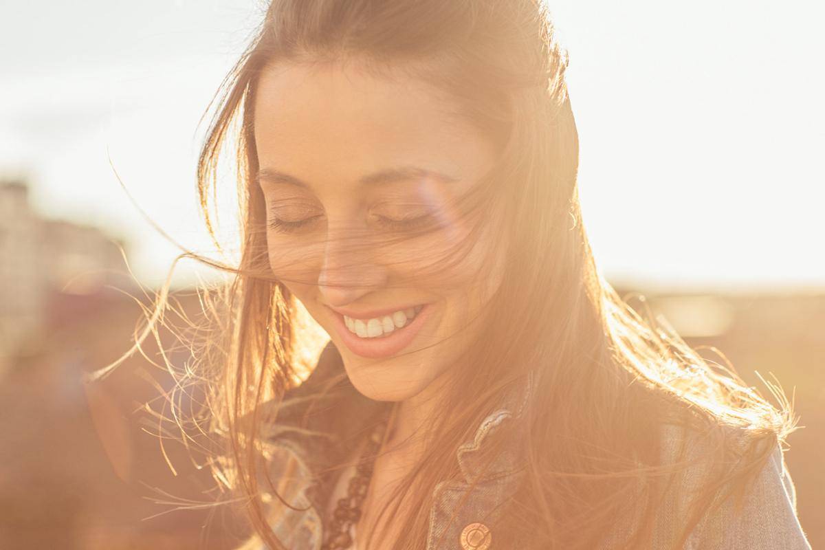 https://cdn.idntimes.com/content-images/post/20170703/grateful-woman-smiling-3989f419b634933d71d6f1bcbb21670e.jpg
