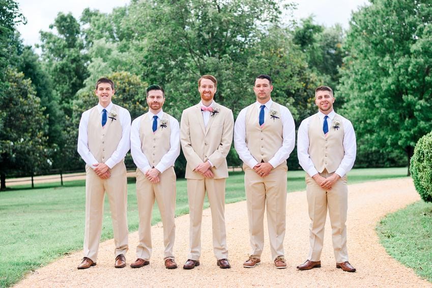 https://cdn.idntimes.com/content-images/post/20170621/groom-and-groomsmen-pose-1-14pp-w849-h566-234e9a295933d5e968a32ccb6a55d9b3.jpg