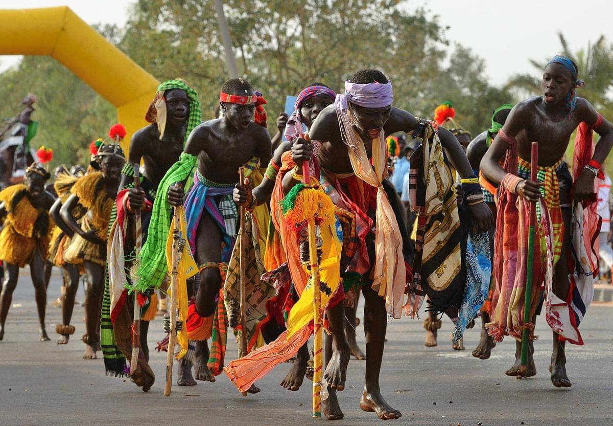 https://cdn.idntimes.com/content-images/post/20170607/guinea-bissau-carnival-procession-edit-abfc872775331e5a50f5e23e9ae57230.jpg