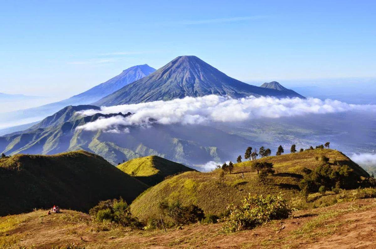 https://cdn.idntimes.com/content-images/post/20170705/gunung-prau-da4a4434a649ebf65b1b40a89893c6c1.jpg