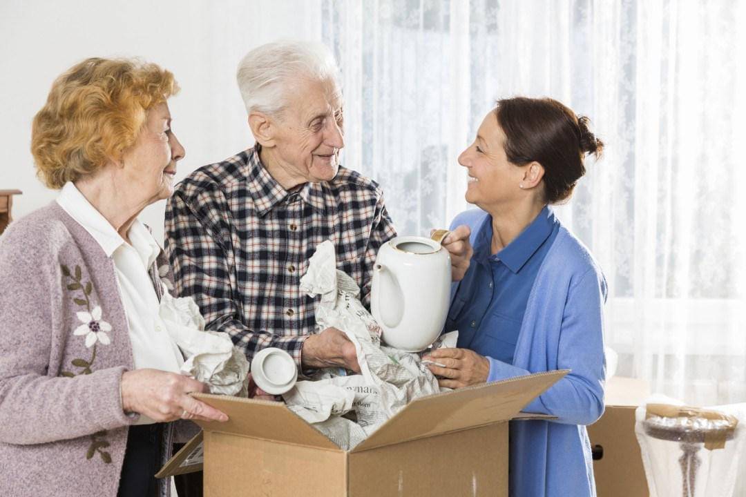 https://cdn.idntimes.com/content-images/post/20170809/helping-the-elderly-and-senior-citizens-when-moving-home-f2ca891f68a169b39a2c61244b121c93.jpg