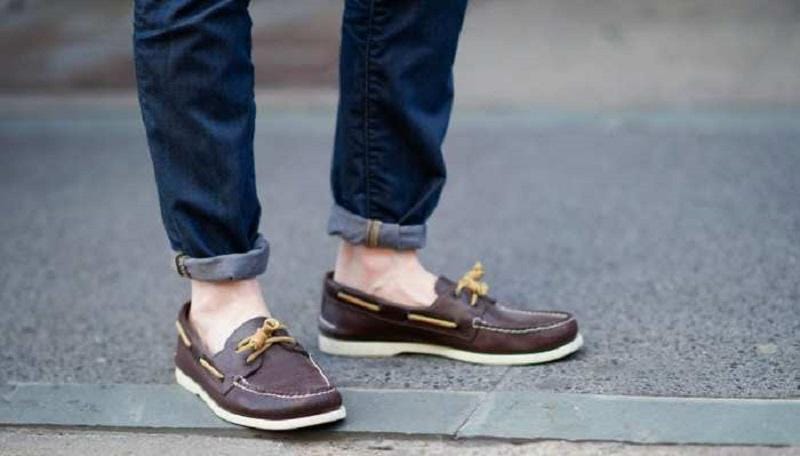https://cdn.idntimes.com/content-images/post/20170519/how-to-wear-boat-shoes-jeans-cfa6c88c003d4ff6486d4f05edbd1c0e.jpg