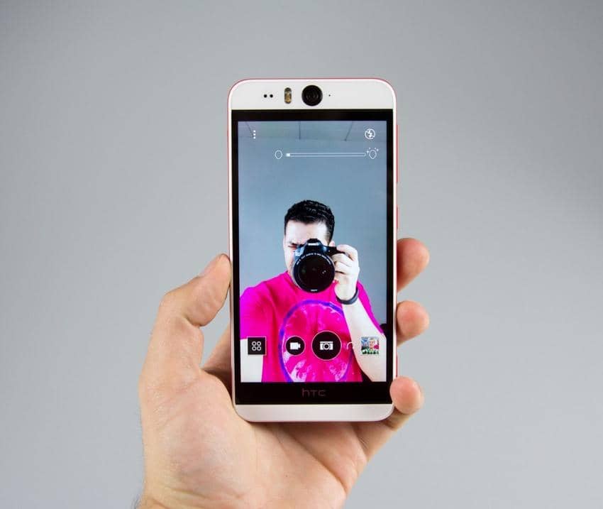 https://cdn.idntimes.com/content-images/post/20170602/htc-desire-eye-74465f3628fdc686f1a7f0678e7047c7.jpg